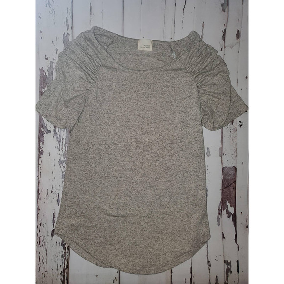 4/$30🌟Caution To The Wind Scrunch Shoulder Shirt Junior's - Picture 4 of 9